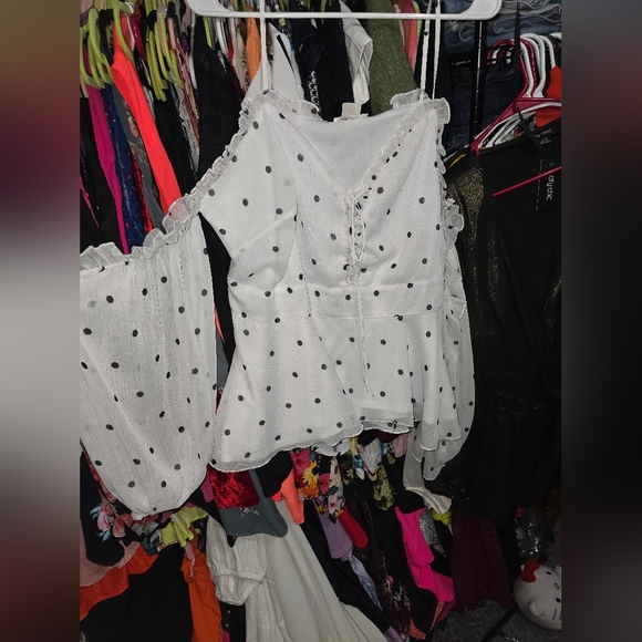 🍂🍁NWOT VENUS POLKA DOT COLD SHOULDER TOP White & Black Top SIZE 20 - Picture 7 of 7